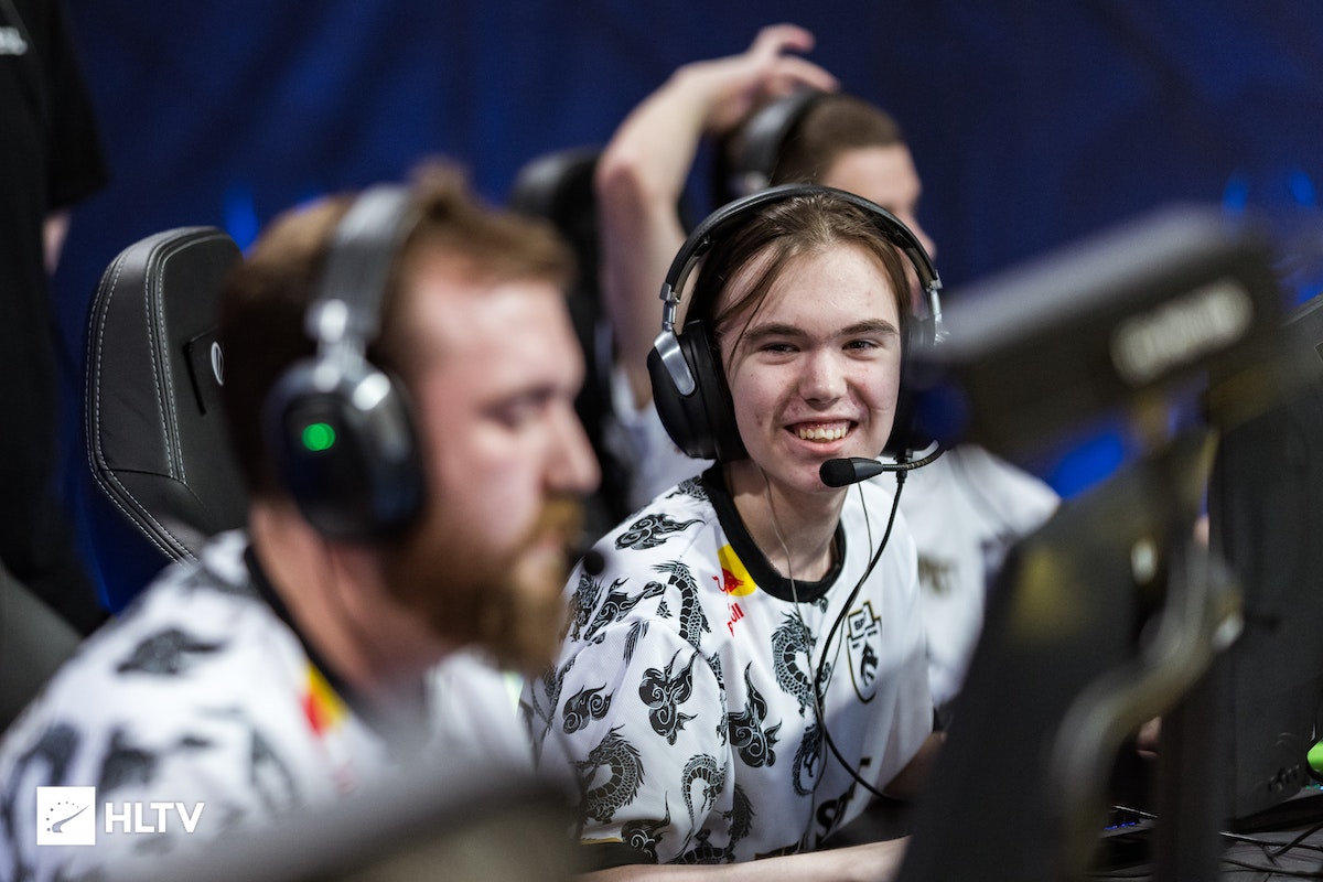 米兰接近签 米兰接近签